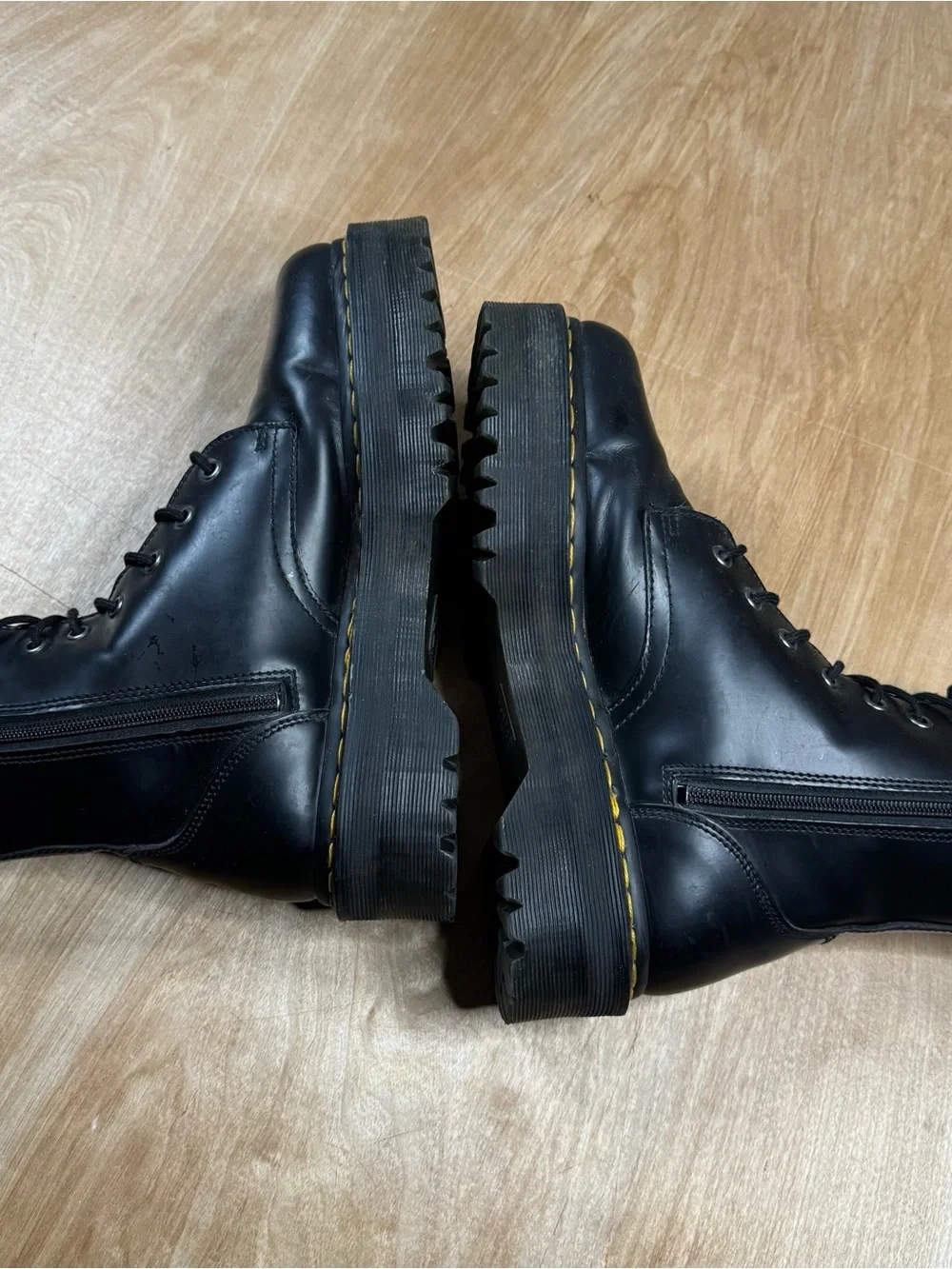 Dr Martens Mens Black Eight Eye platform Boots Size 10.